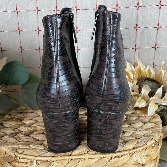 27 Edit Naturalizer “Porsia” Brown Snakeskin Leather Ankle Boots Size 9.5 Bootie - Picture 3 of 7